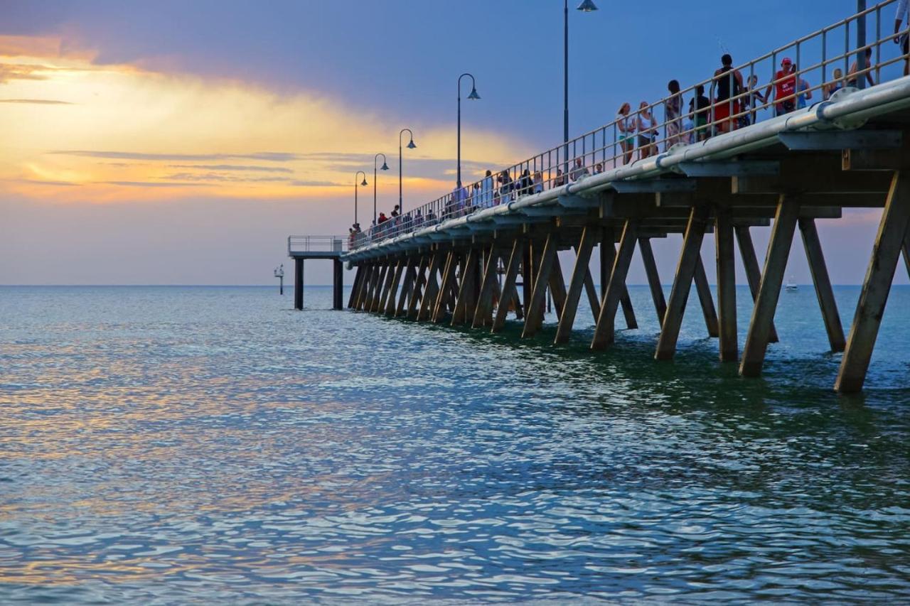 Appartamento Beachfront Serenity Glenelg Esterno foto