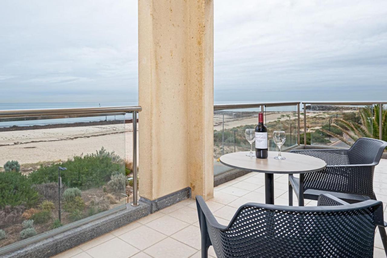 Appartamento Beachfront Serenity Glenelg Esterno foto